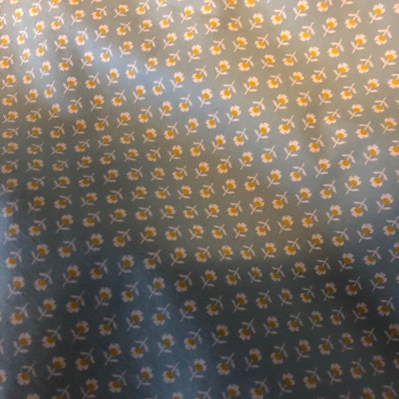 daisy patterned shorts - Picture 3 of 4